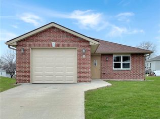 9 W Broadway St, Higginsville, MO 64037
