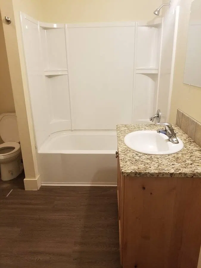 3 bed, 1000 sqft, $895 — Photo 3