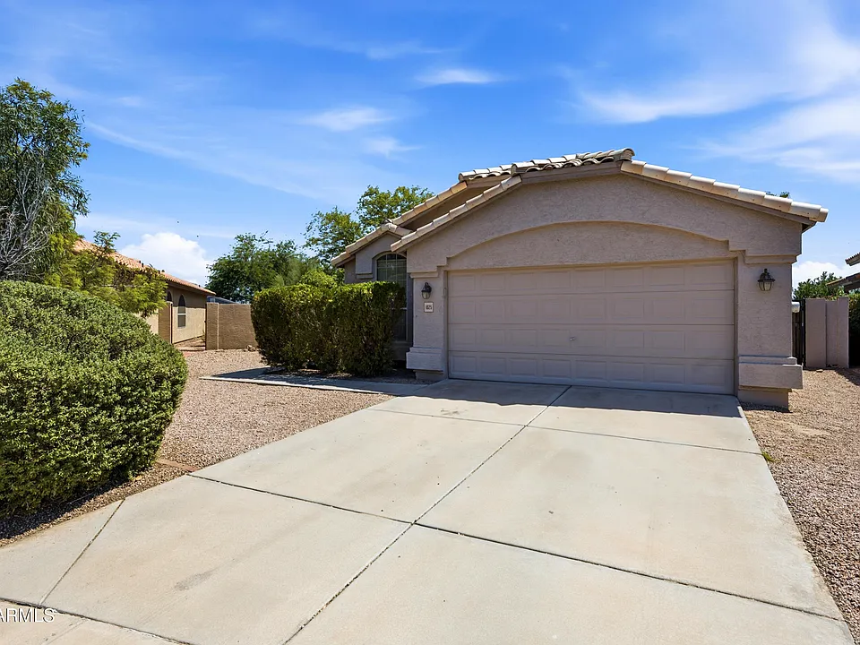 1025 W Jeanine Dr