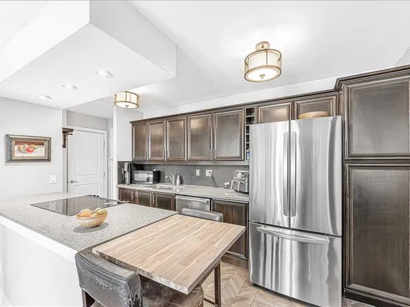 2020 S 11th Ave SW #301, Calgary, AB T3C 0P1