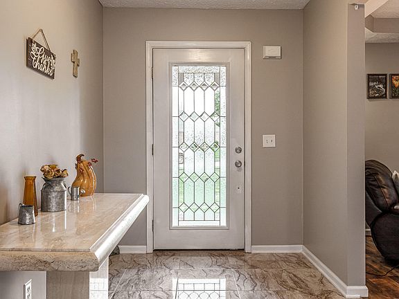3rd image of 338 Kingswood Dr