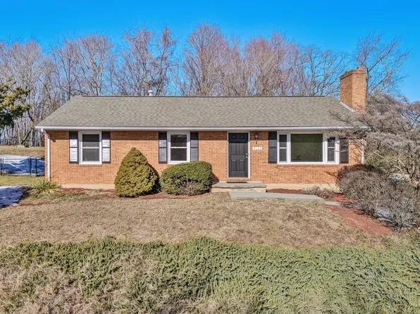 3105 Glenmont Dr SW, Roanoke, VA 24018