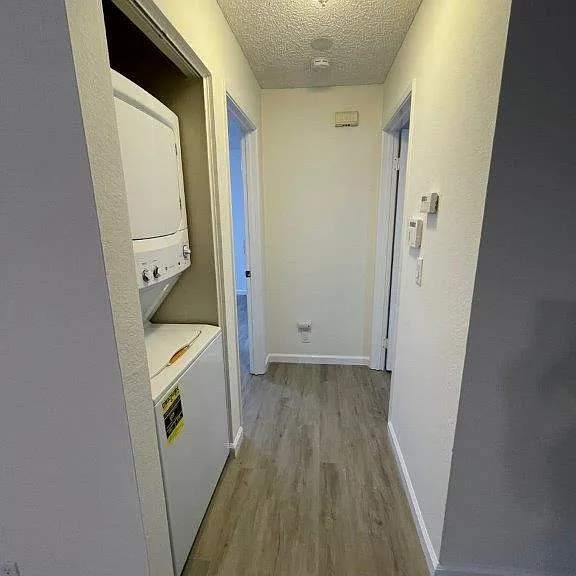 472 Lancaster Ln — Photo 12