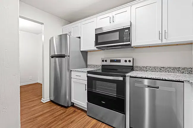 3 bed, 1.5 bath, $1,516 — Photo 2