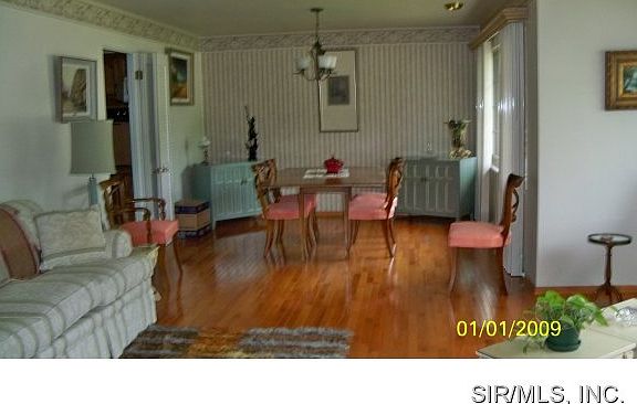 4th image of 32 Oaklawn Dr