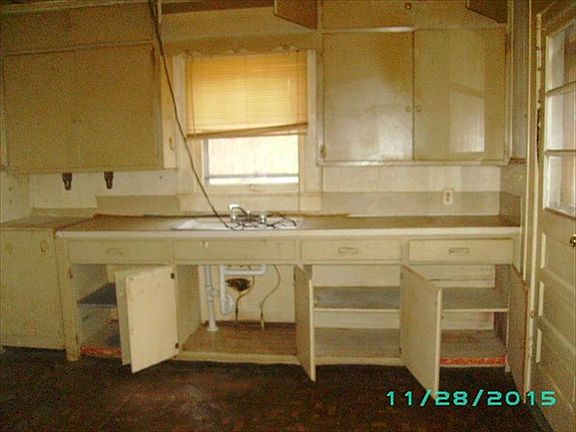 4th image of 204 Crowell Ave