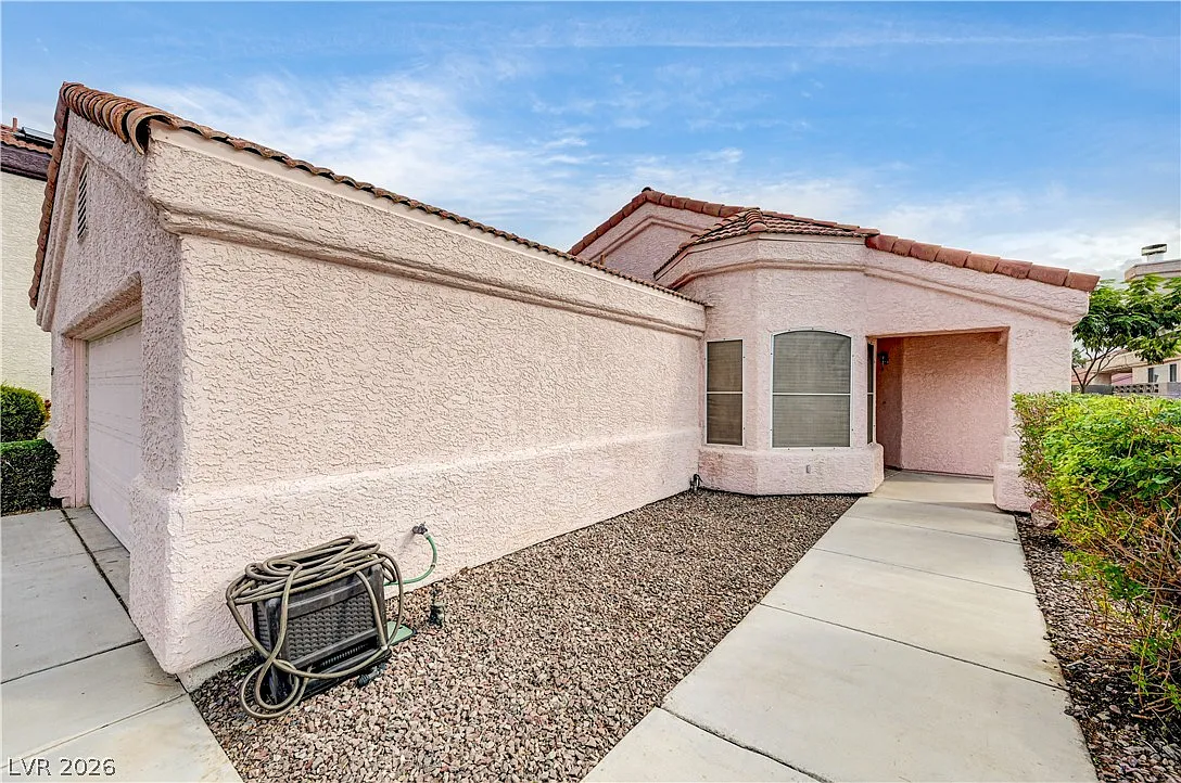 3 bed, 2.0 bath, 1204 sqft, $1,945 — Photo 4