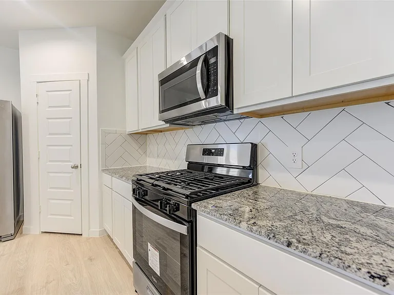 2732 Misty Elm Ln — Photo 28