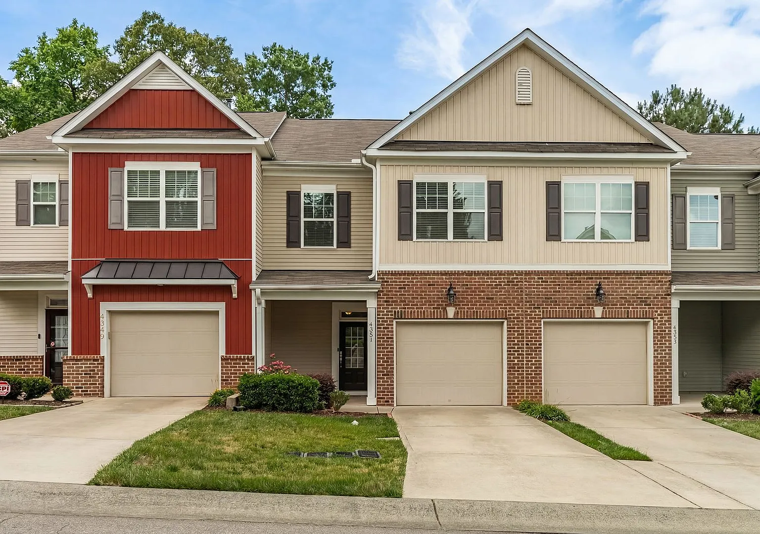 3be / 2.5ba Townhouse with Screened Porch and Community Pool in North Durham — Photo 1