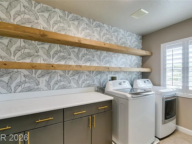 1129 Emanuel St — Photo 37