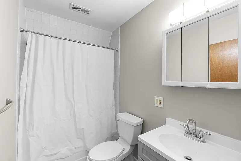 1 bed, 1.0 bath, 479 sqft, $1,200 — Photo 4