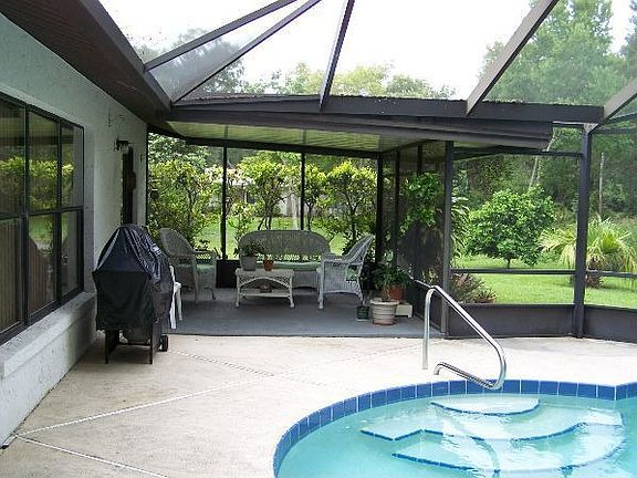 3rd image of 2830 Woodland Dr