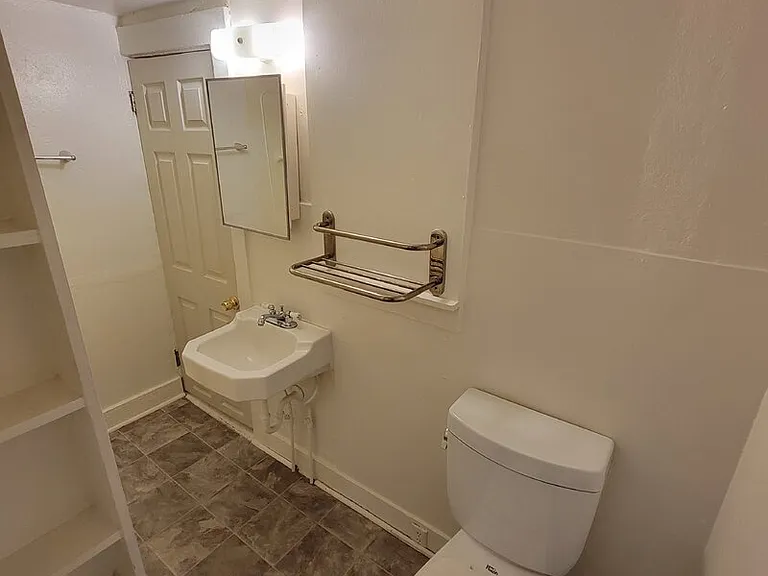 2220 E Walnut St #3 — Photo 14
