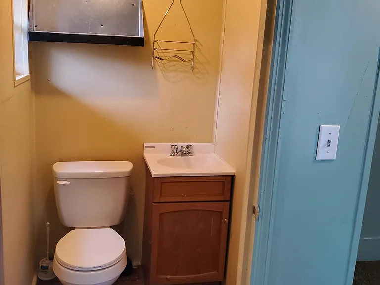 106 E Green St #4 — Photo 6