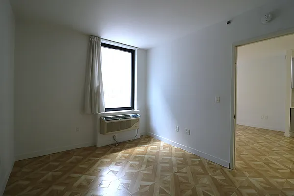 Rented by Akam Sales and Brokerage | media 4