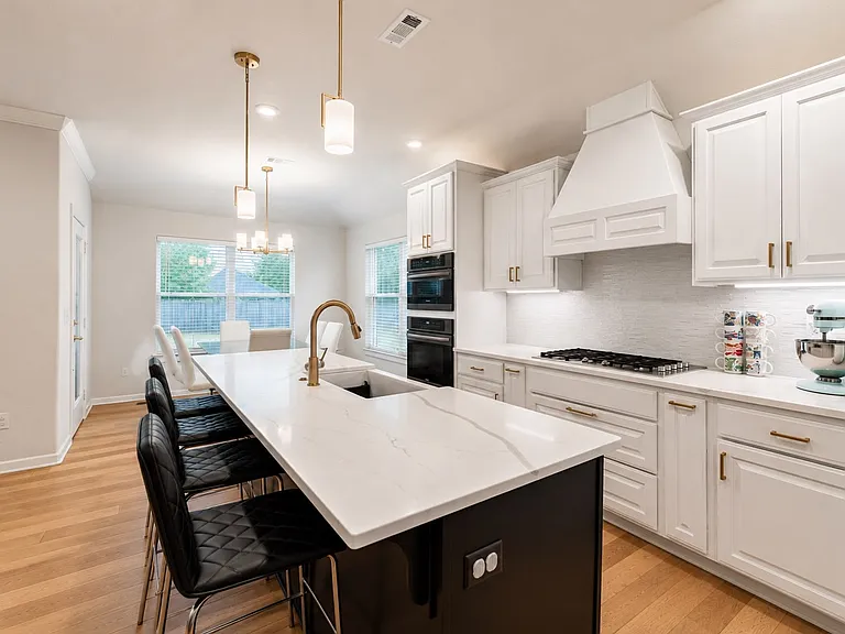 396 W Tyler Rd — Photo 4