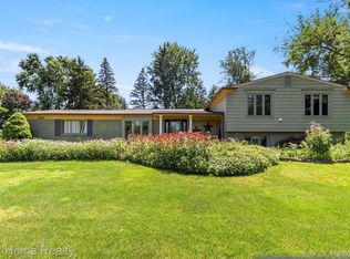 2653 W Wattles Rd, Troy, MI 48098