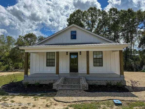 14 Mixon Dr, New Augusta, MS 39462