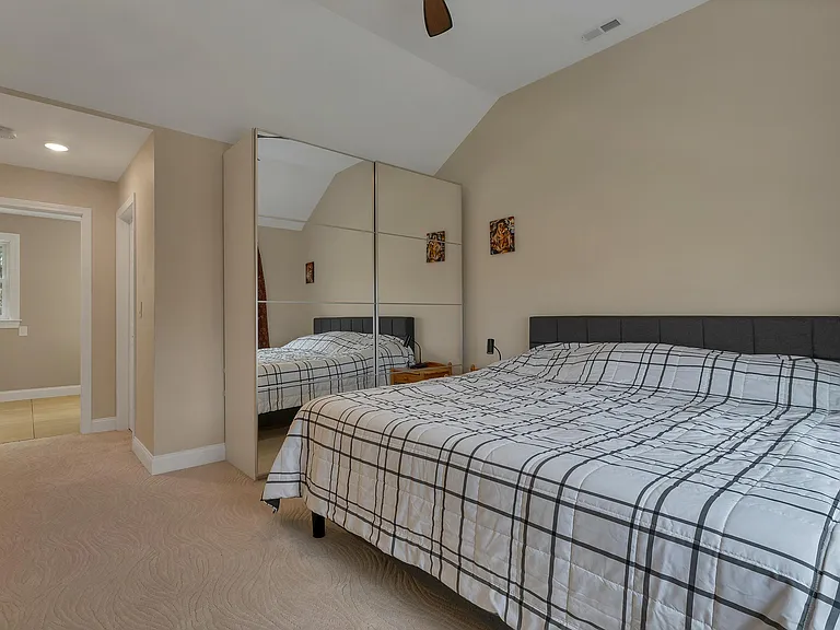 40 Mary Ann Ave — Photo 49