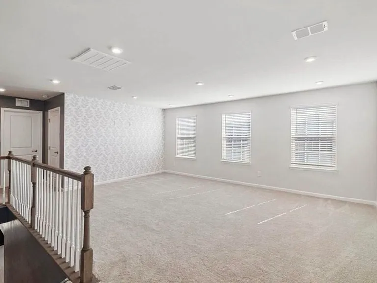 6075 Ives Ave — Photo 5