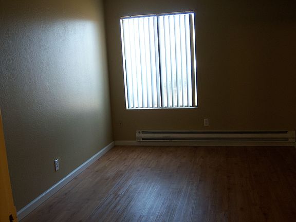4th image of 124 E 13th St APT 3