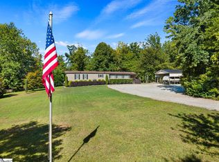 71 Lodgeview Ct, Gray Court, SC 29645