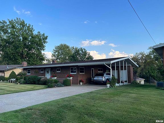 4th image of 738 N Lake Dr