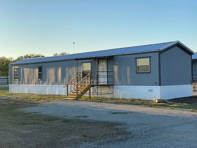 Building Photo - 330 Live Oak Rd
