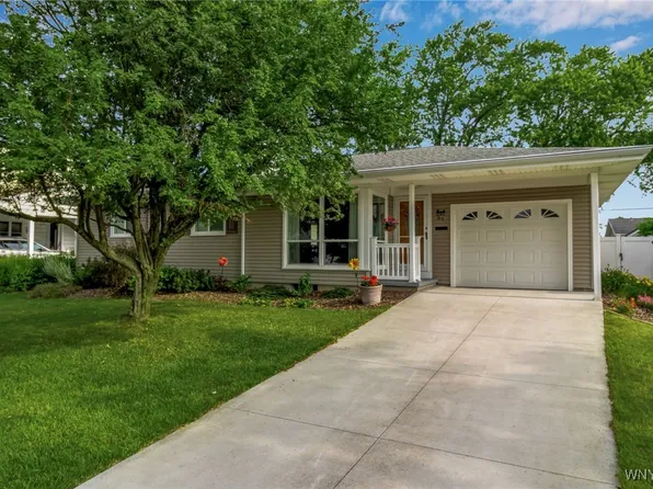 67 Kingsbury Ln, Tonawanda, NY 14150