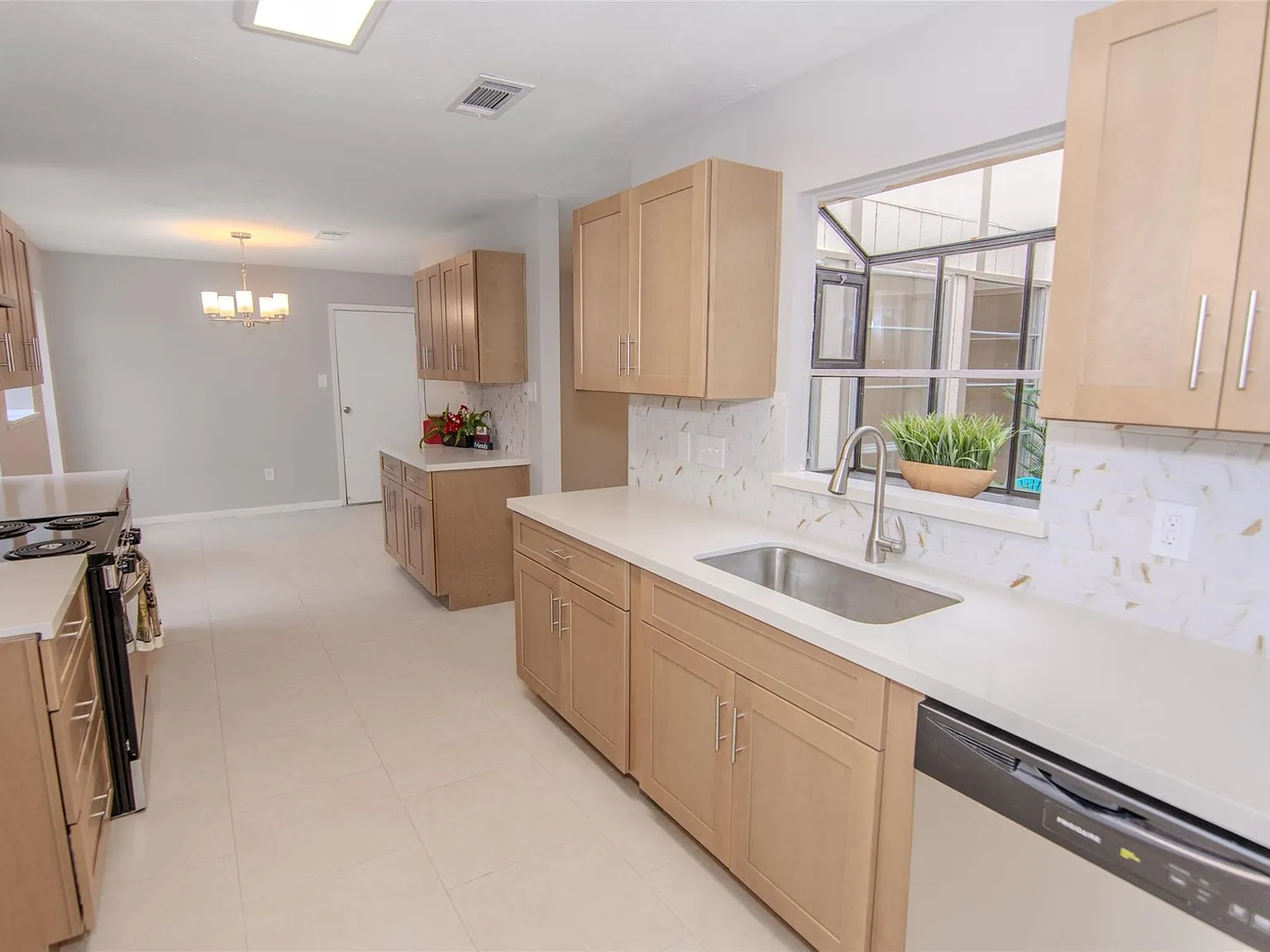 4 bed, 2.0 bath, 2038 sqft, $2,275 — Photo 2
