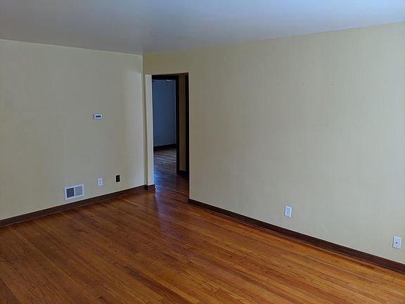 5th image of 3005 Fairway Dr APT 2