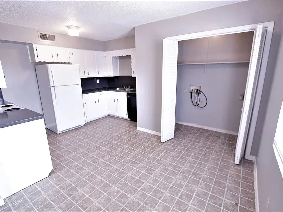 2 bed, 1000 sqft, $825 — Photo 4