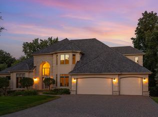 8665 Wynstone Pass, Eden Prairie, MN 55347
