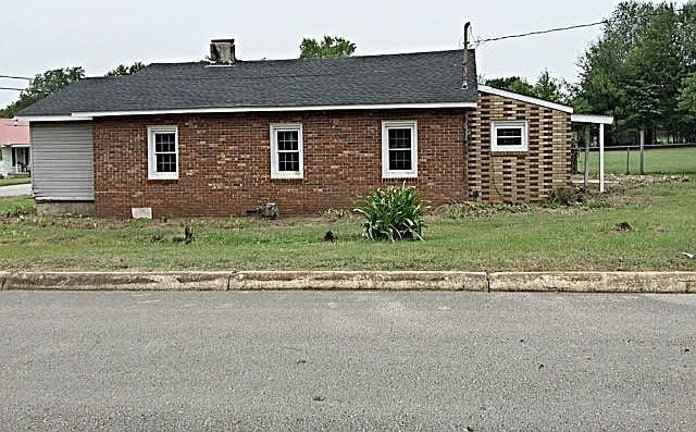 2nd image of 202 Crown St