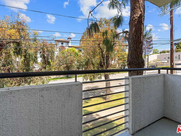 16100 W Sunset Blvd #201 — Photo 10
