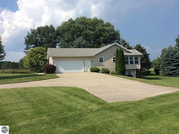 2nd image of 1010 Tee Dr