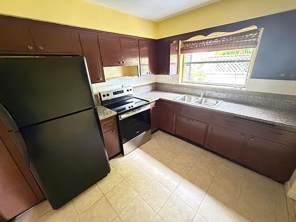 5th image of 8870 Taft Street
