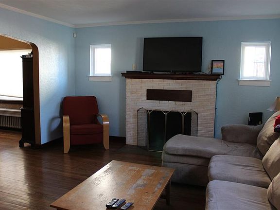 2nd image of 1226 E Ewing Ave