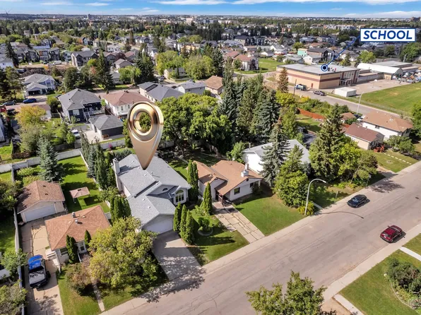 9722 157th St NW, Edmonton, AB T5P 2T3
