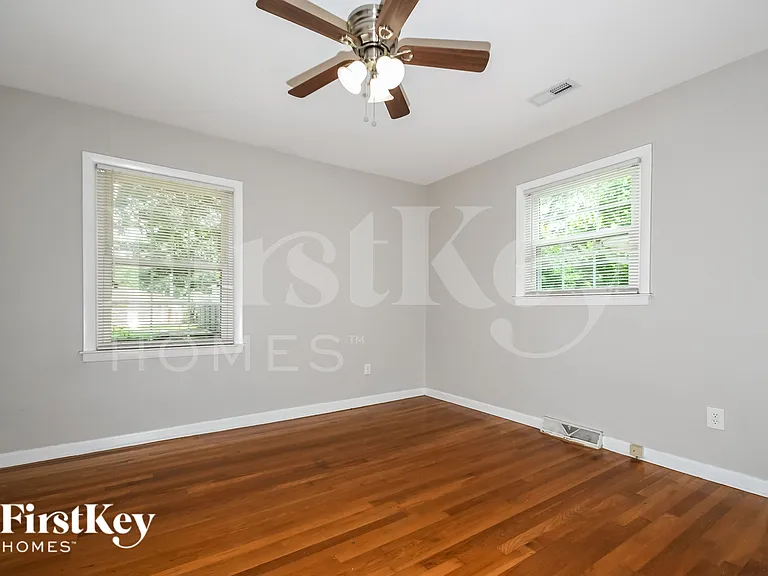 2080 Bishop Dr — Photo 7