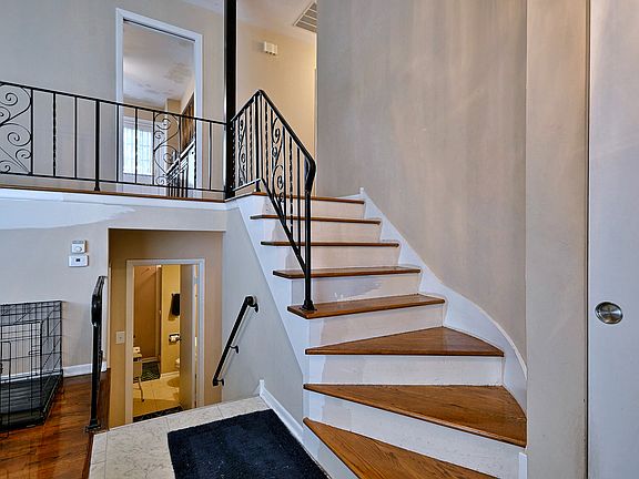 5th image of 208 Sumac Ln