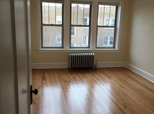 4742 W Roscoe St APT 3, Chicago, IL 60641