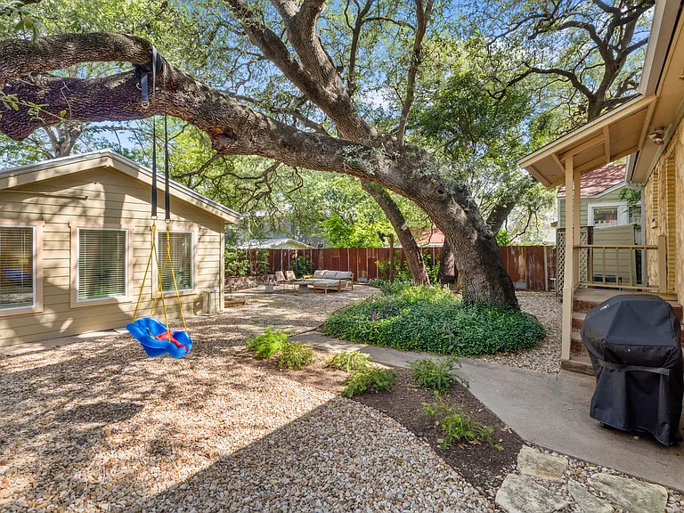 1004 Bouldin Ave — Photo 7