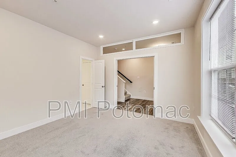 4 bed, 3.5 bath, 2235 sqft, $3,995 — Photo 4
