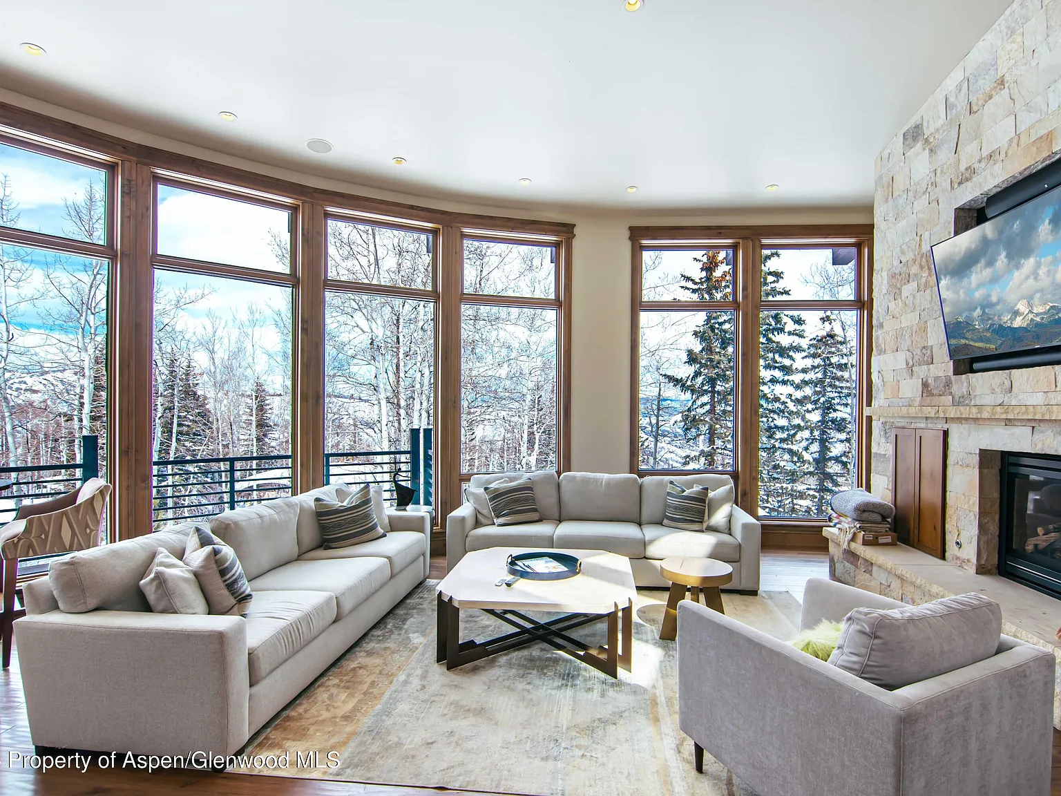 5 bed, 5023 sqft, $69,000 — Photo 2