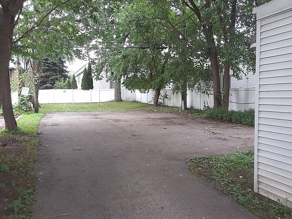 5th image of 405 E 6th St