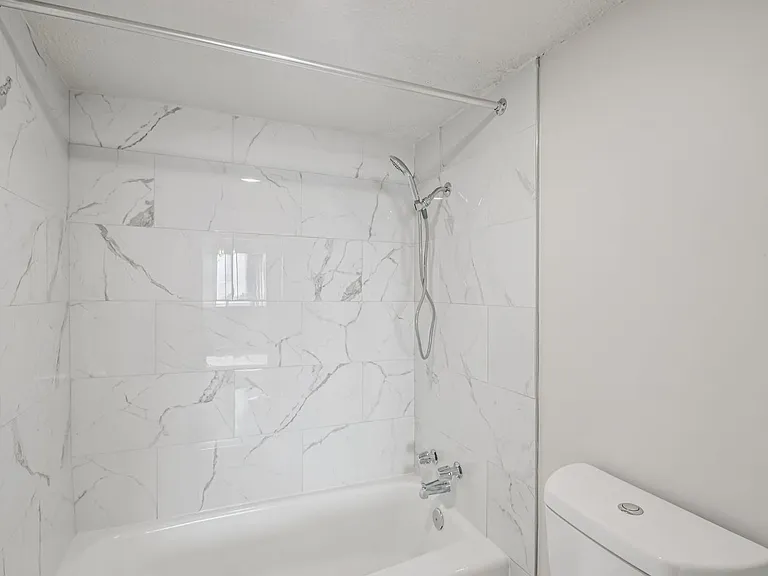 The Regency Apartments — Photo 110