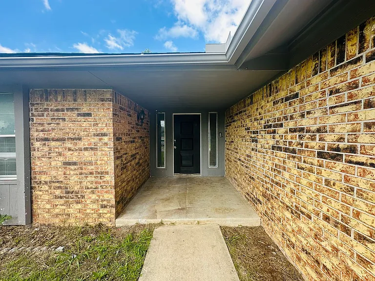 11701 N Lee Ave — Photo 4