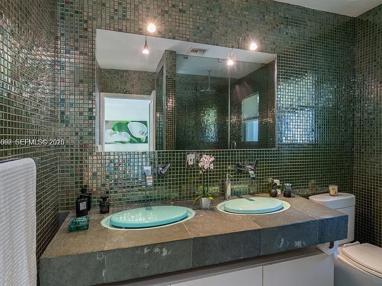 1123 Bay Dr — Photo 13