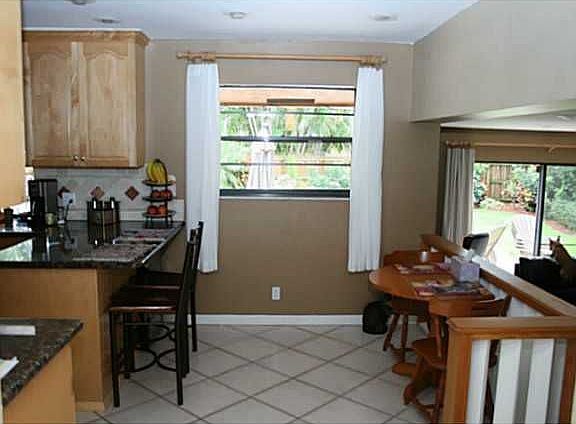 5th image of 9460 NW 17th St